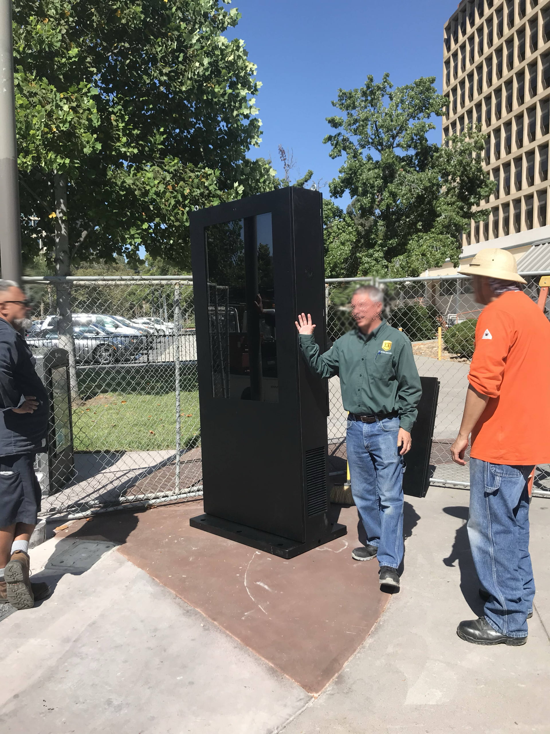 Embracing the Outdoor LCD Digital Signage Era: A Full-Stack Guide from Strategy to Operations