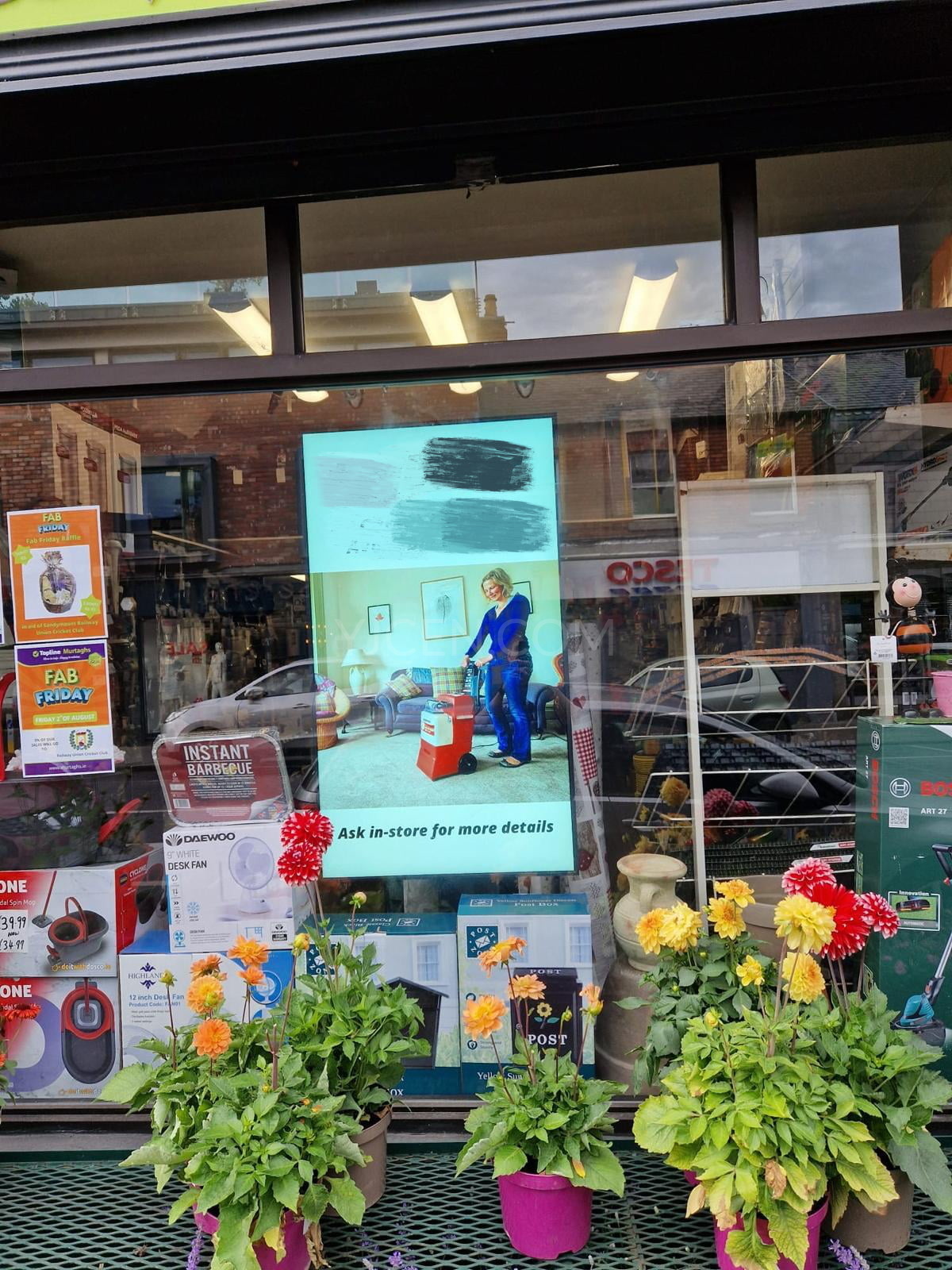 65-Zoll-Schaufensterdisplay-Projekt in Großbritannien