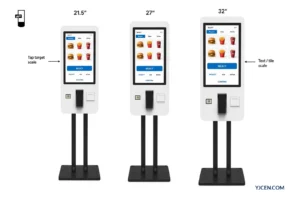 Trois bornes de commande libre-service sur pied étiquetées 21,5, 27 et 32 pouces affichant la même interface de menu avec des appels sur l’échelle des cibles tactiles et l’échelle texte/tuiles