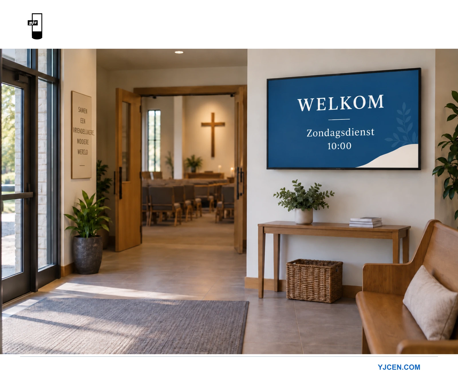 Een wanddisplay in de ontvangsthal van een kerk toont een welkomstbericht en een voorbeeldtijd voor de zondagse kerkdienst.