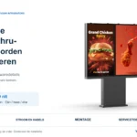 YJCEN-buitenmenubord met twee schermen voor een drive-thru, met installatieonderwerpen, IP66-bescherming en 3.000 nit helderheid.