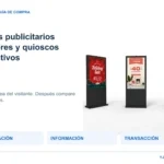 Quiosco digital exterior YJCEN visto de frente y por detrás junto a tres alcances de compra: visualización, información y transacción.