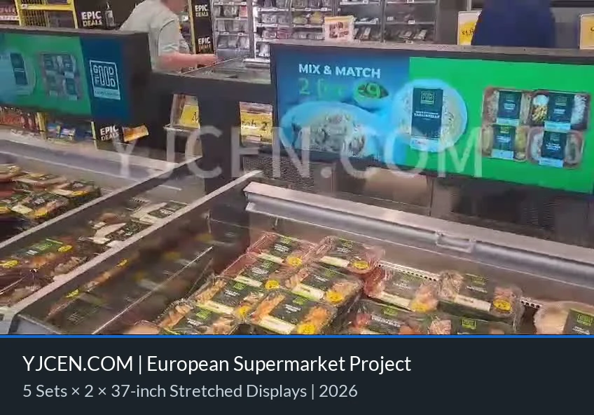 Prévia do vídeo dos displays em formato de barra instalados acima dos expositores refrigerados de um supermercado europeu.