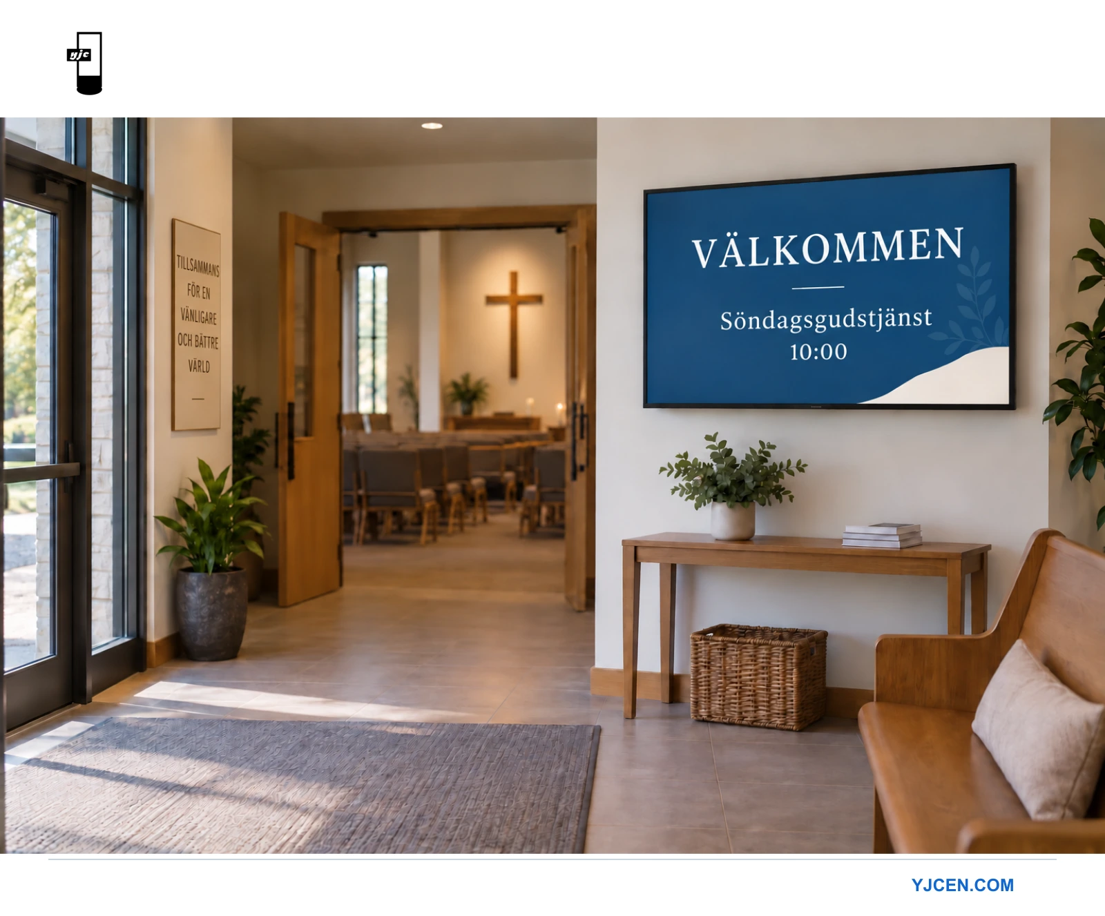 En väggmonterad skärm i en kyrkfoajé visar en välkomsthälsning och en exempelstid för söndagsgudstjänst.